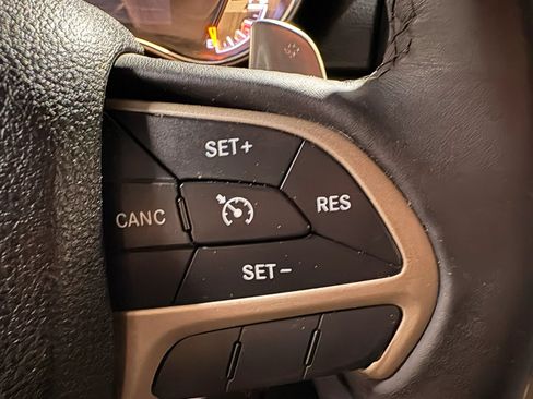 Used 2014 Jeep Grand Cherokee Laredo w/ Quick Order Package 23E AWD/4WD image 25