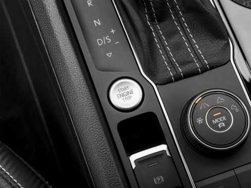 Certified 2023 Volkswagen Atlas Cross Sport SE AWD/4WD image 44