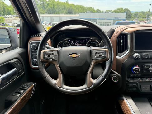 Used 2022 Chevrolet Silverado 1500 High Country w/ Technology Package AWD/4WD image 22