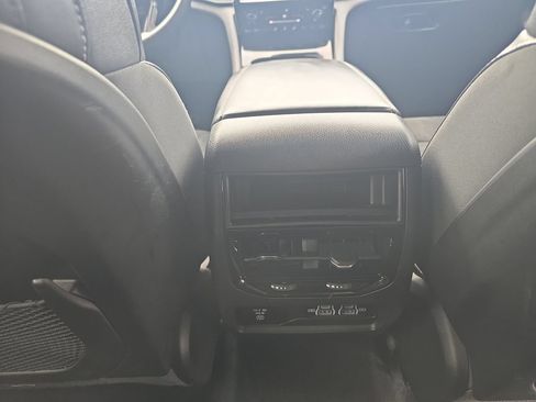Used 2023 Jeep Grand Cherokee Altitude AWD/4WD image 18