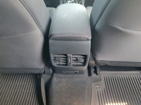 Used 2024 Toyota Corolla Cross AWD Hybrid image 17
