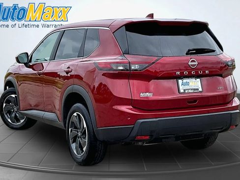 Used 2025 Nissan Rogue SV AWD/4WD image 4