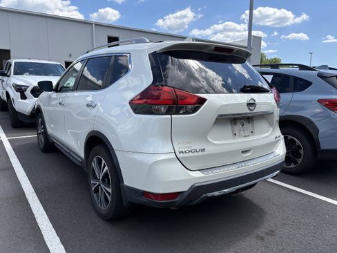Used 2017 Nissan Rogue SL w/ SL Premium Package AWD/4WD image 4