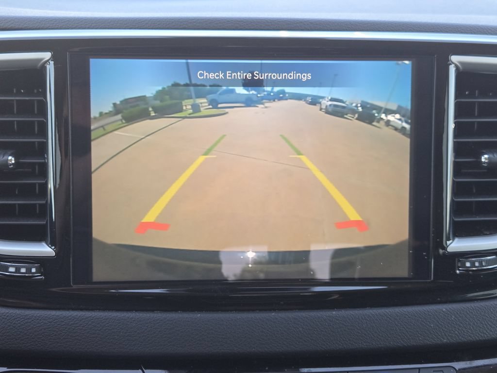 Used 2024 Chrysler Pacifica Touring-L FWD image 19