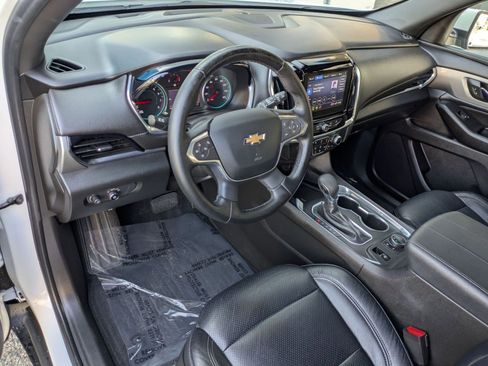 Used 2023 Chevrolet Traverse LT FWD image 12