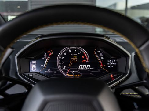 Used 2020 Lamborghini Huracan EVO image 29