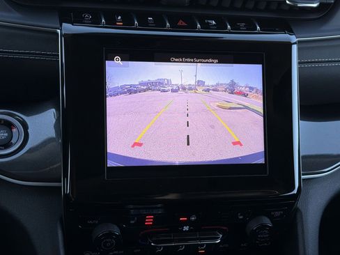 Used 2023 Jeep Grand Cherokee Laredo w/ Luxury Tech Group I image 19