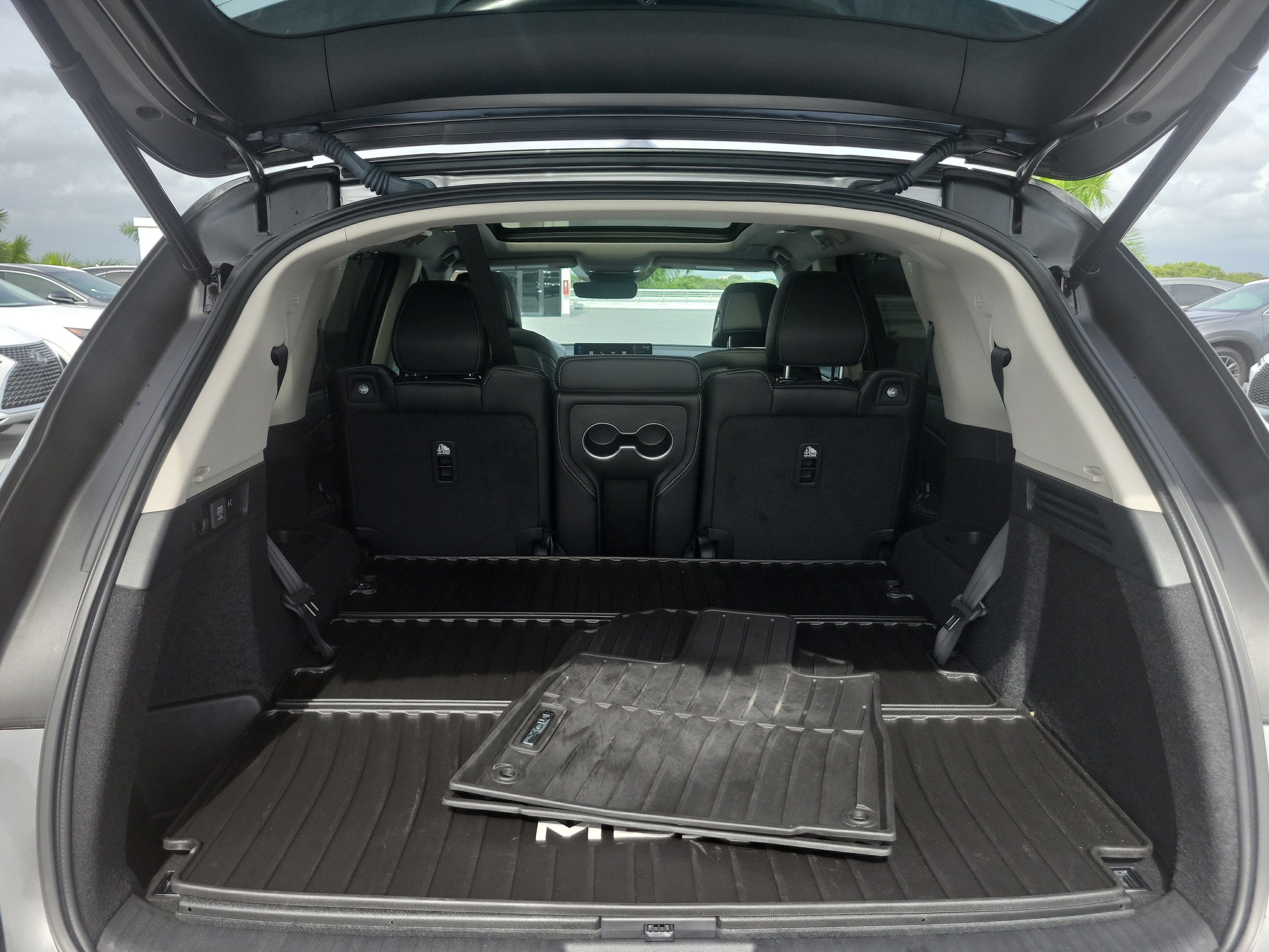 Used 2025 Acura MDX w/ Technology Package FWD image 9