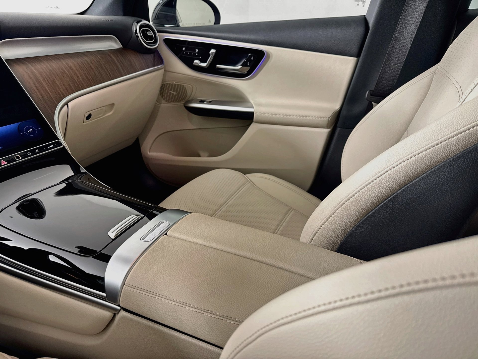 Certified 2026 Mercedes-Benz GLC 300 4MATIC image 24