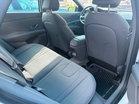 Used 2025 Hyundai Elantra Sport FWD image 12