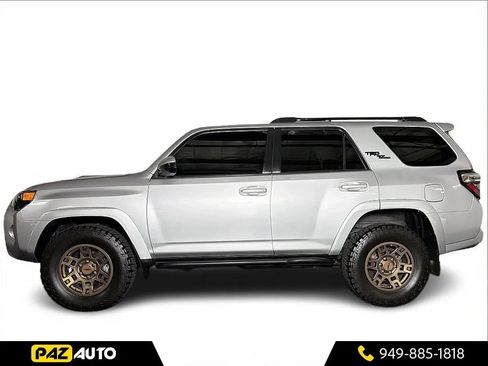 Used 2020 Toyota 4Runner TRD Off-Road AWD/4WD image 2