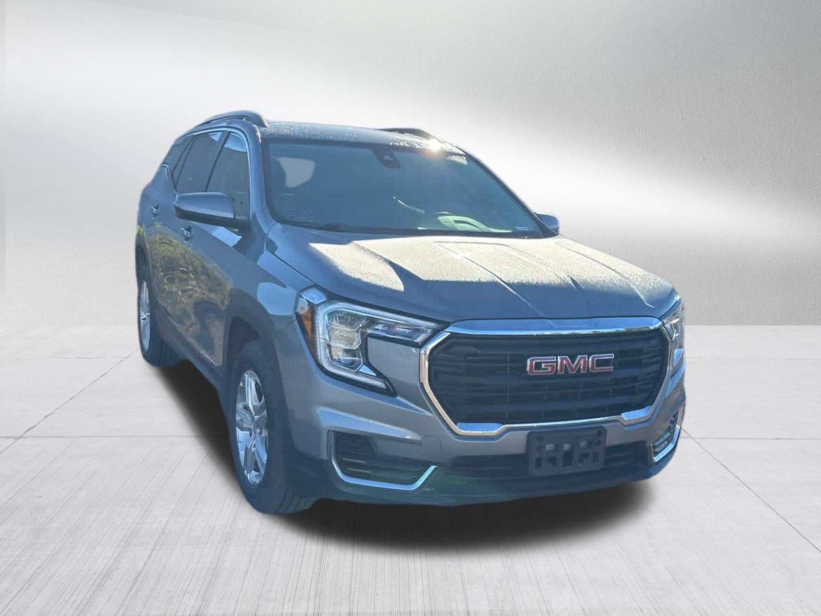 Used 2023 GMC Terrain SLE w/ Driver Convenience Package AWD/4WD image 2