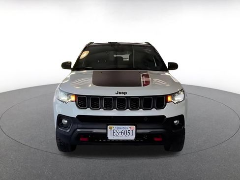 Used 2025 Jeep Compass Trailhawk AWD/4WD image 9