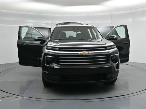 Used 2024 Chevrolet Traverse LT image 28