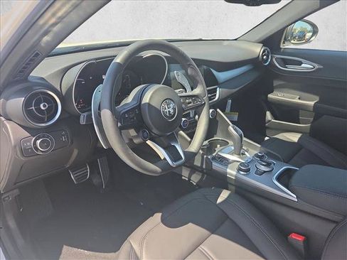 Used 2025 Alfa Romeo Giulia RWD image 10