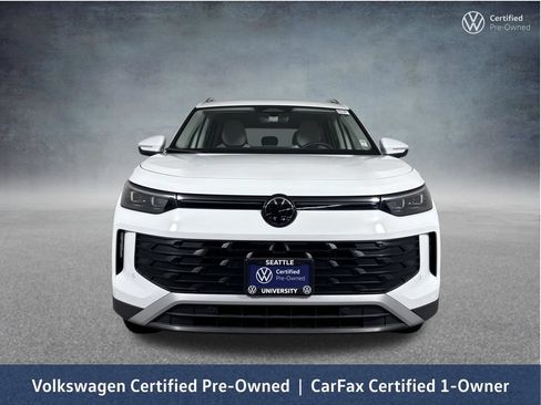 Used 2025 Volkswagen Tiguan SE AWD/4WD image 3