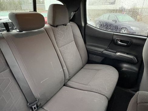 Used 2016 Toyota Tacoma TRD Sport image 17