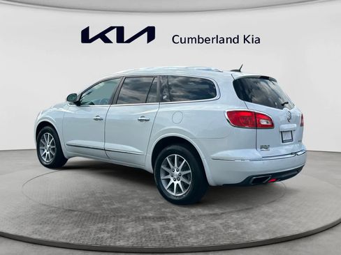 Used 2017 Buick Enclave Leather FWD image 3