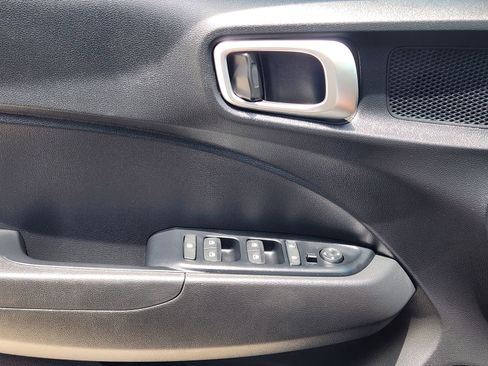 Used 2025 Hyundai Venue SE FWD image 26