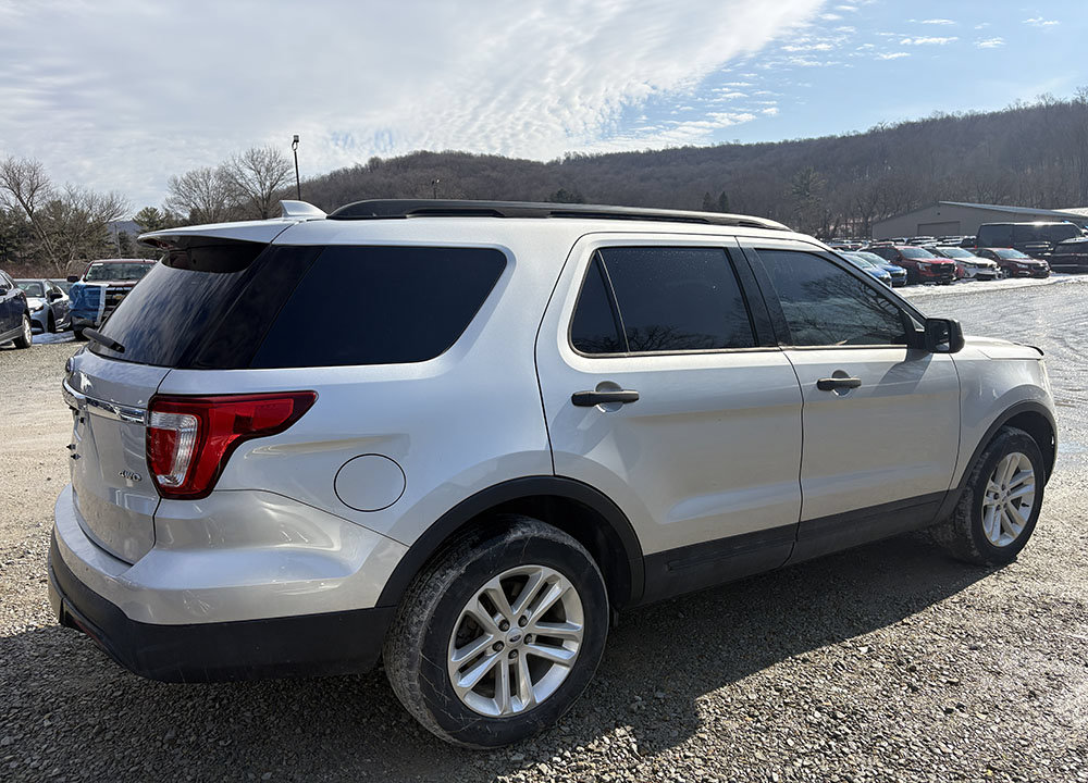 Used 2017 Ford Explorer 4WD image 3