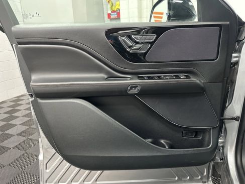 Used 2024 Lincoln Aviator Premiere w/ Premium Package image 18