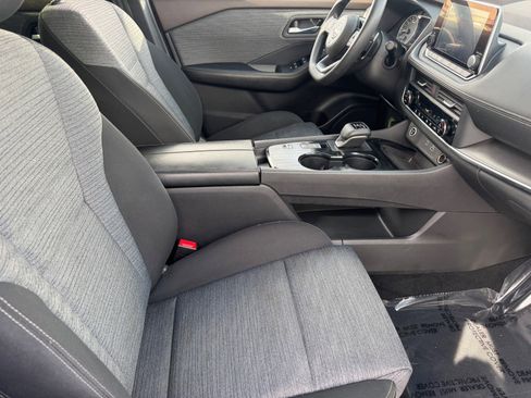 Used 2023 Nissan Rogue SV image 14