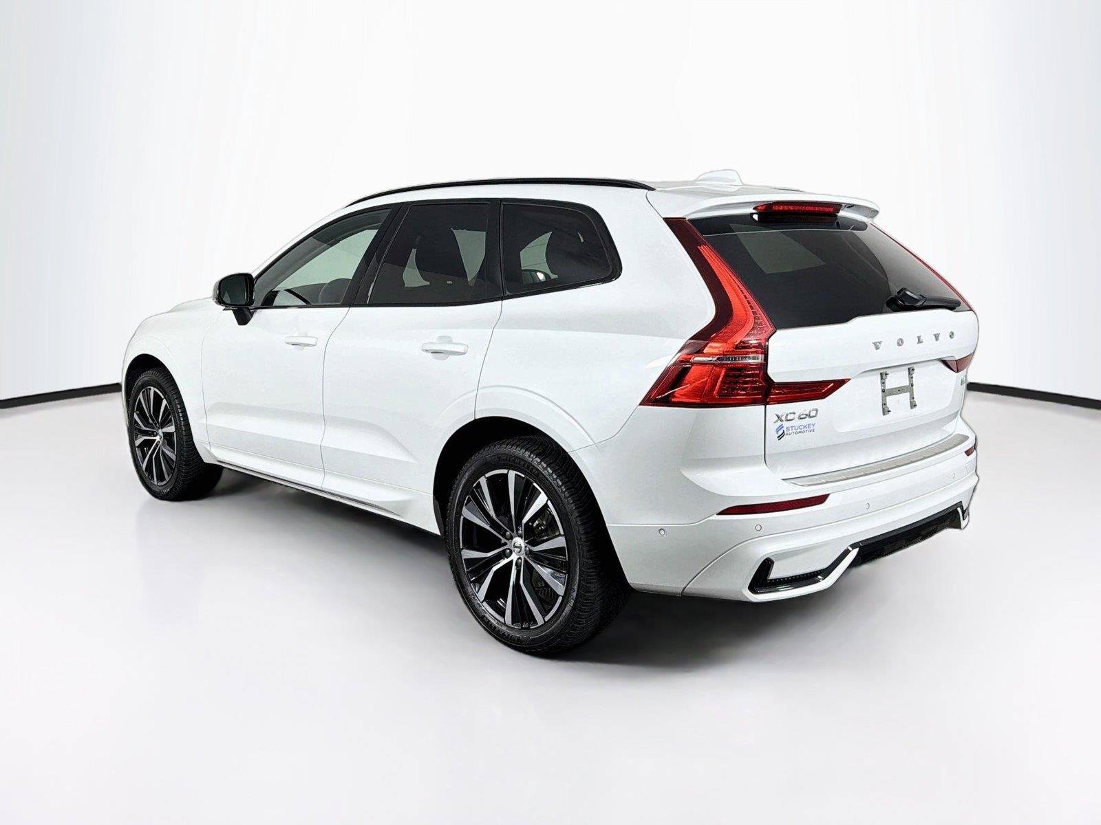 Used 2024 Volvo XC60 B5 Plus w/ Climate Package AWD/4WD image 9