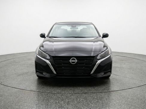 Used 2025 Nissan Altima 2.5 SV FWD image 2