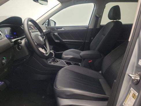 Used 2023 Volkswagen Tiguan SE FWD image 17