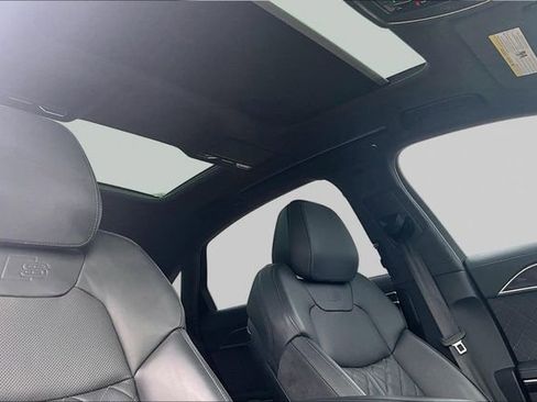 Used 2024 Audi S8 w/ S8 Comfort Plus Package AWD/4WD image 17