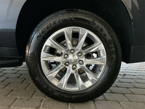 Used 2024 Chevrolet Suburban Premier image 49