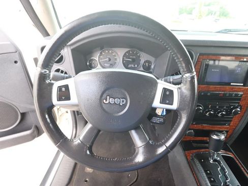 Used 2008 Jeep Commander Limited RWD image 19