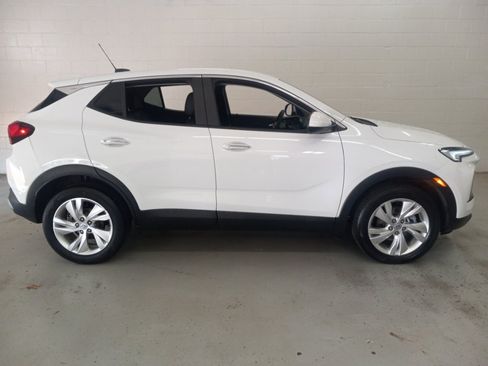 Used 2025 Buick Encore GX Preferred AWD/4WD image 2
