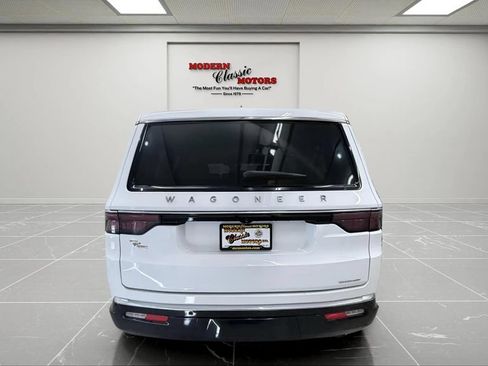 Used 2024 Jeep Wagoneer L Series II w/ Flexible Seating Group AWD/4WD image 5