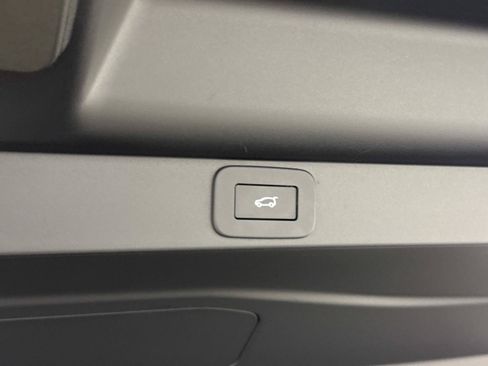 Used 2025 Land Rover Range Rover Long Wheelbase SE AWD/4WD image 12