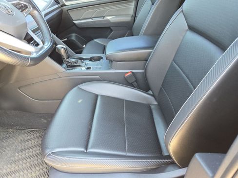 Used 2021 Volkswagen Atlas Cross Sport SE w/ Panoramic Sunroof Package FWD image 14