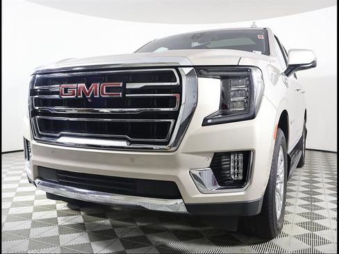 Used 2021 GMC Yukon SLT w/ SLT Premium Package RWD image 2