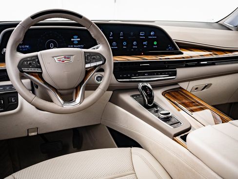 Used 2023 Cadillac Escalade Premium Luxury Platinum image 4