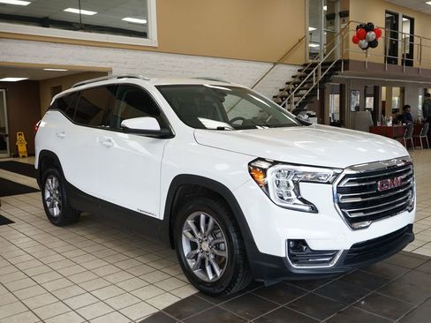 Used 2023 GMC Terrain SLT image 17