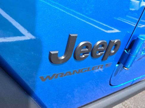 Used 2025 Jeep Wrangler Sport AWD/4WD image 12