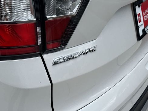Used 2017 Ford Escape Titanium AWD/4WD image 9