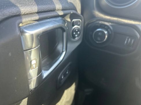 Used 2023 Jeep Gladiator Sport AWD/4WD image 7