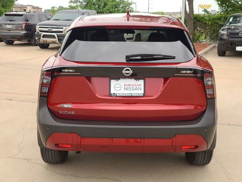 Certified 2025 Nissan Kicks SV image 3