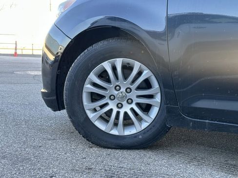 Used 2015 Toyota Sienna XLE image 7
