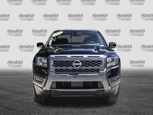 Used 2025 Nissan Frontier SV image 3