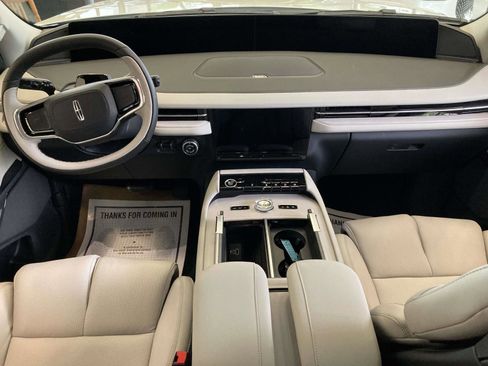 New 2026 Lincoln Navigator Premiere AWD/4WD image 25