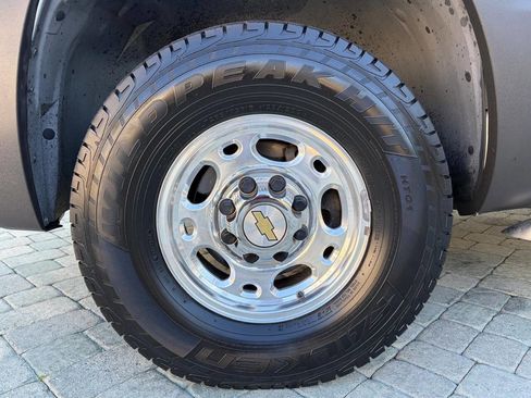 Used 2005 Chevrolet Avalanche 2500 w/ Preferred Equipment Group image 48