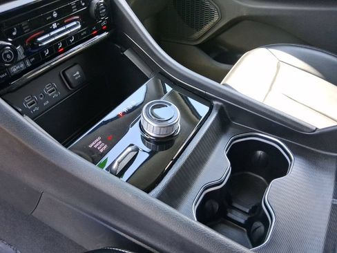 Certified 2023 Jeep Grand Cherokee L Limited AWD/4WD image 22