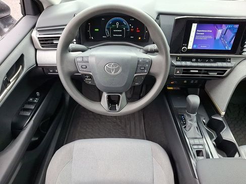 Used 2025 Toyota Camry LE w/ Convenience Package image 2
