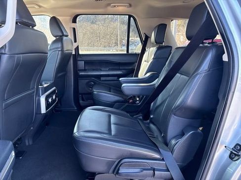 Used 2024 Ford Expedition Max XLT image 9